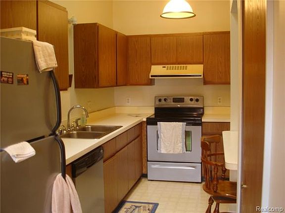 3rd image of 25110 Jefferson Ct