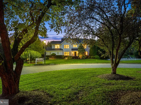 8 Jenner Ct, Owings Mills, MD 21117