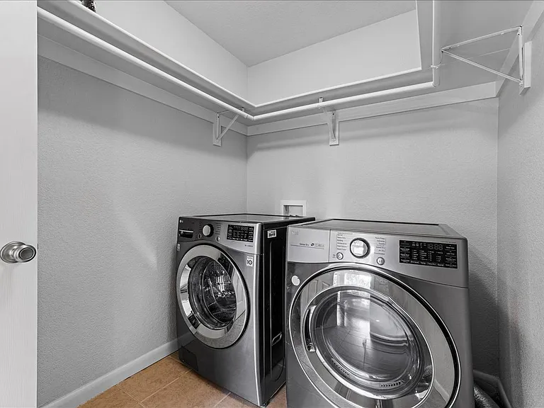 1666 Oakland Ave — Photo 13
