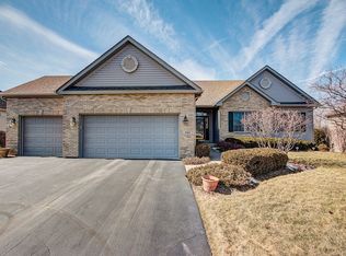 943 Red Hawk Dr, Antioch, IL 60002