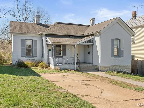 104 S 4th St, De Soto, MO 63020