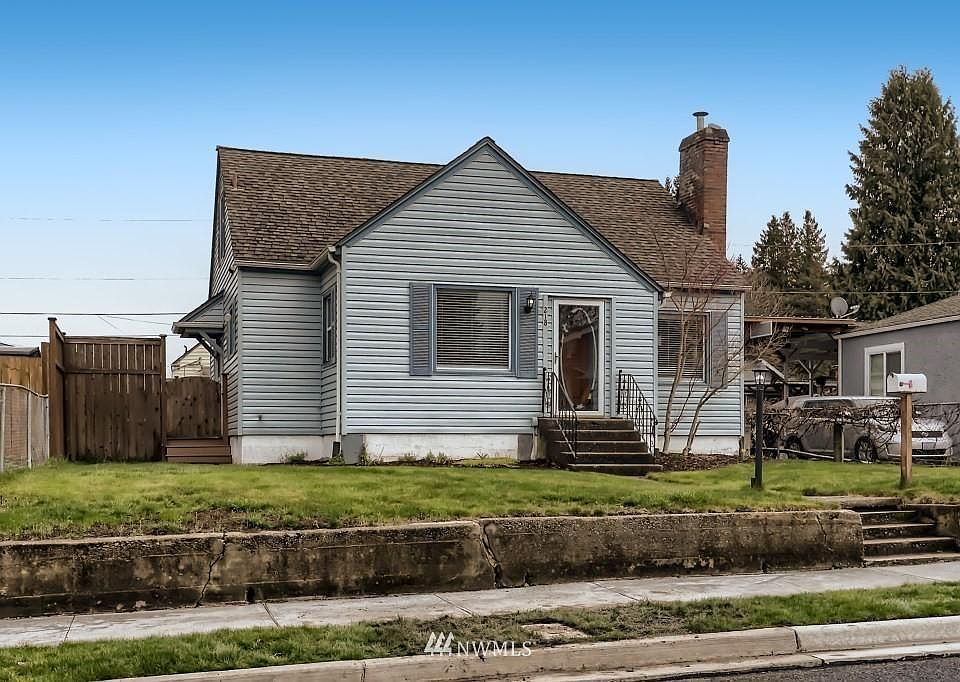 1st image of 218 G St SE