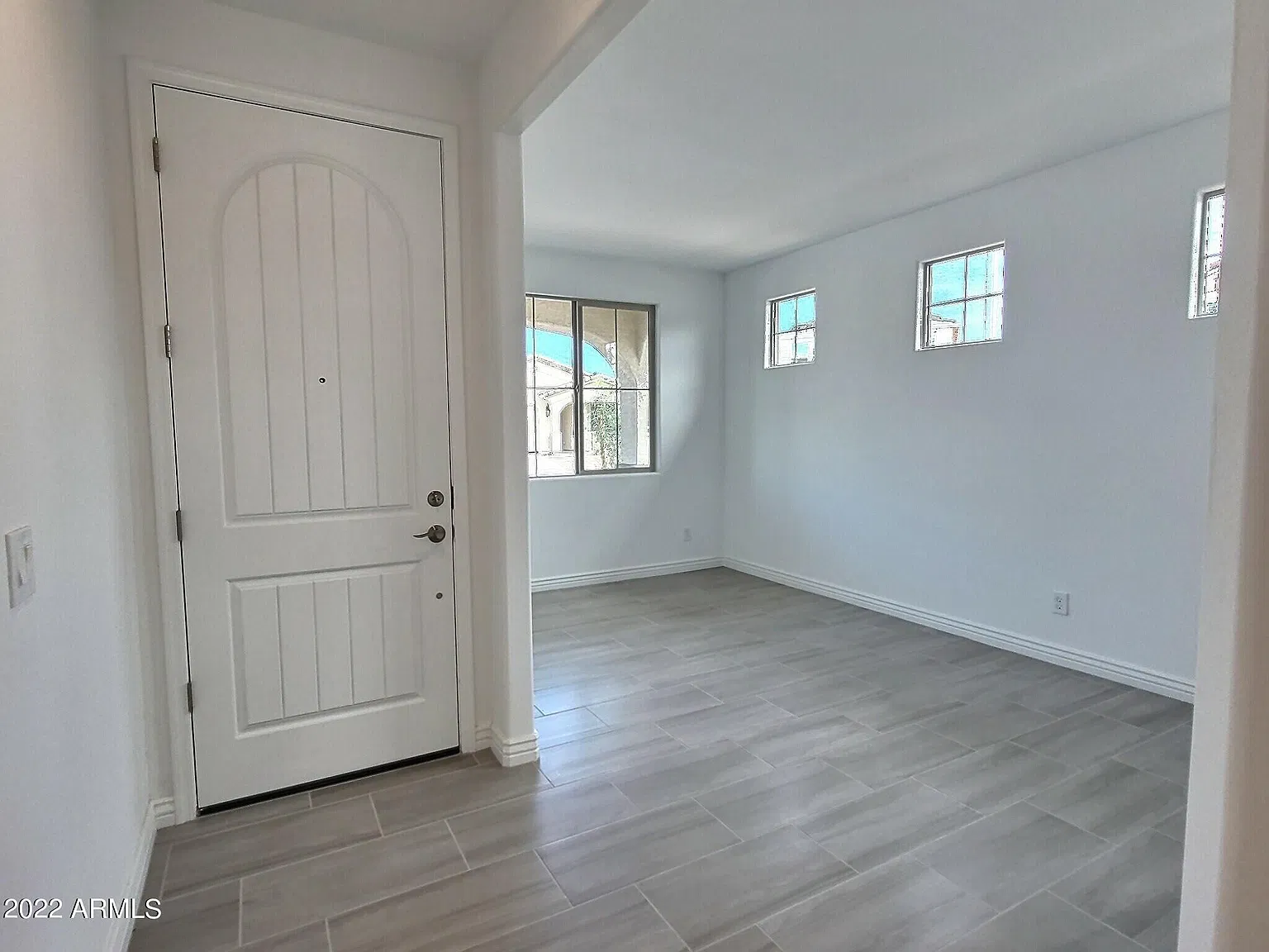 4 bed, 2.5 bath, 1956 sqft, $2,500 — Photo 2