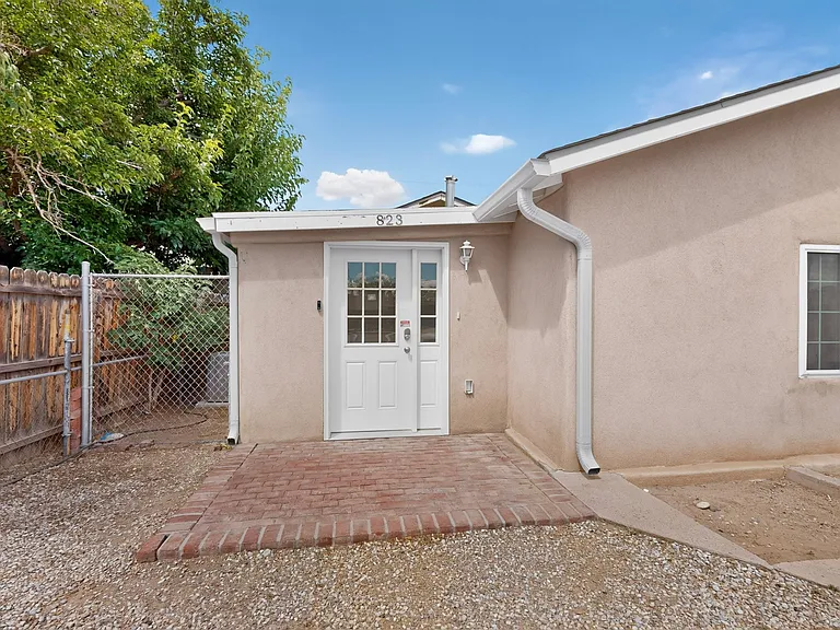 823 San Lorenzo Ave NW — Photo 5