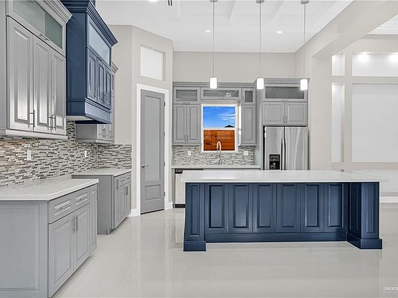 4th image of 5701 Pelican Ave