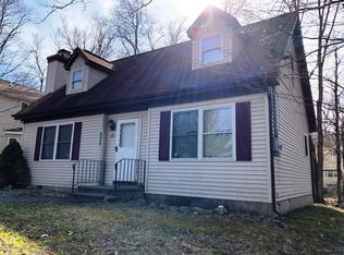 958 Country Place Dr, Tobyhanna, PA