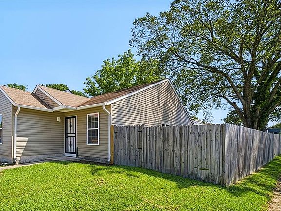 2nd image of 800 Stephanie Ct