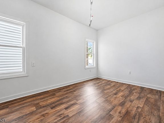 5th image of 196 Fairmount Ave