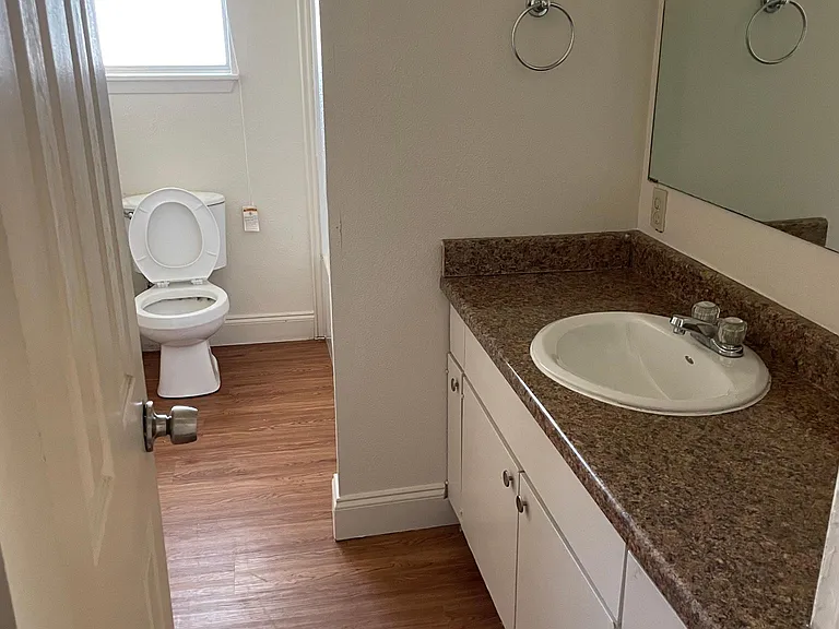 109 SW Cindy Ln — Photo 3
