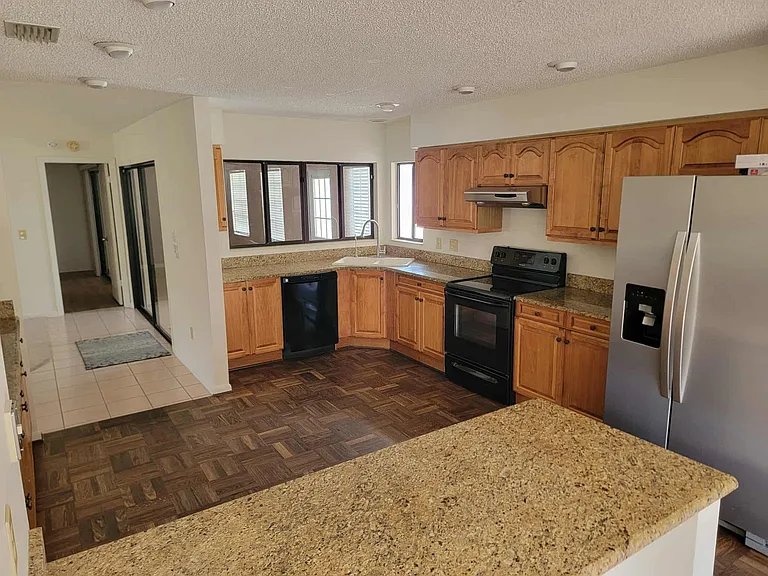 156 Beachway Dr — Photo 4