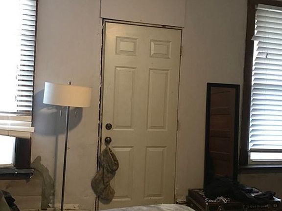 5th image of 1576 Indianola Ave