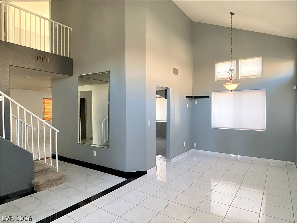 4 bed, 2.0 bath, 1823 sqft, $2,190 — Photo 4
