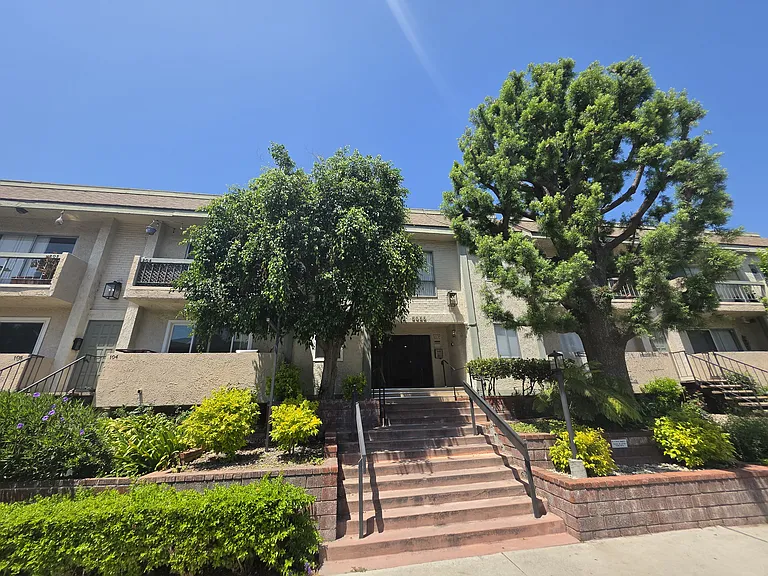 5055 Coldwater Canyon Ave #213 — Photo 35