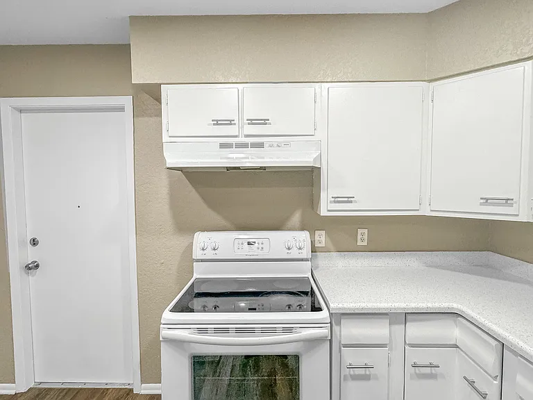 310 Mahota Dr — Photo 13