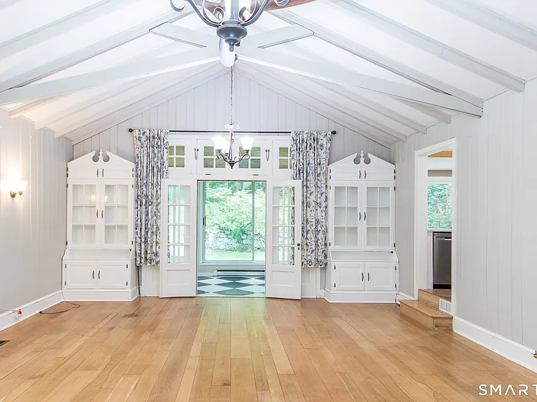 211 New Canaan Rd — Photo 8