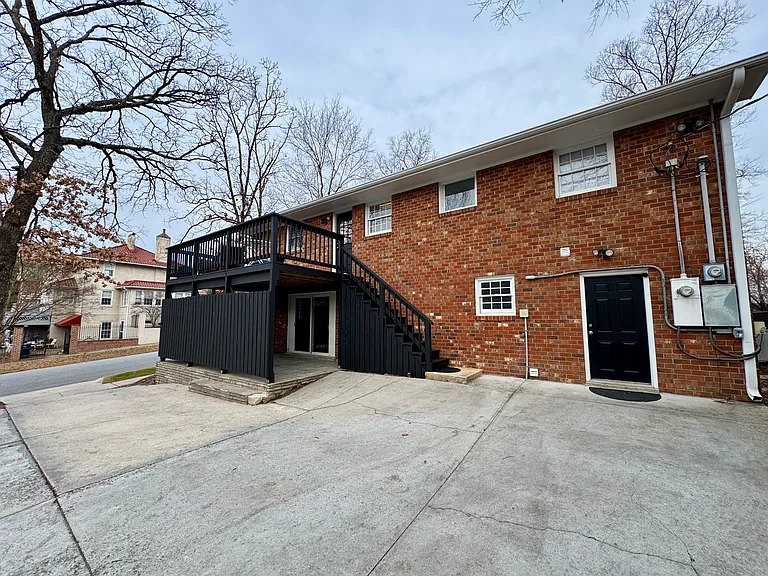 1715 W Market St — Photo 16
