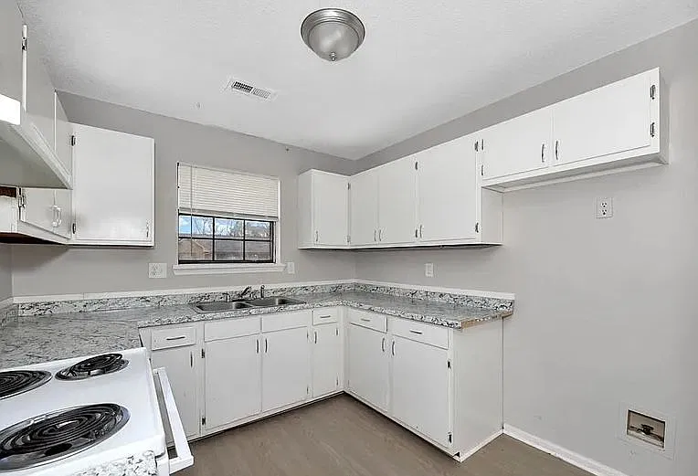 2 bed, 2.0 bath, 923 sqft, $925 — Photo 1