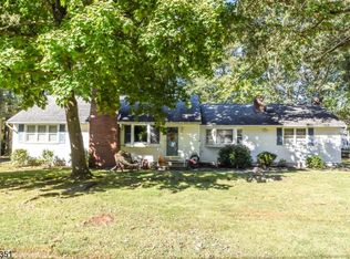 8 Sheehan Dr, Oak Ridge, NJ 07438