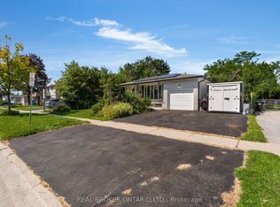 61 Bernick Dr, Barrie, ON L4M 5C1