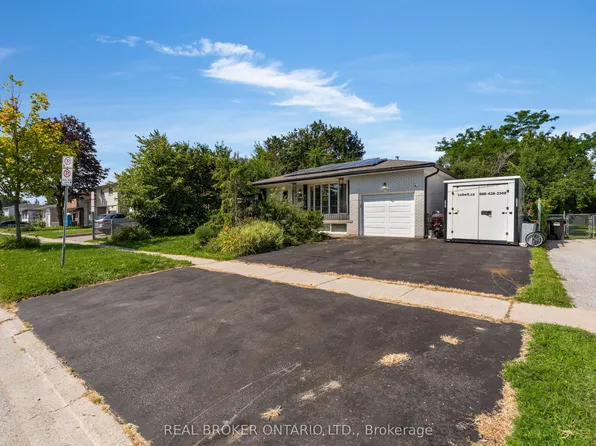 61 Bernick Dr, Barrie, ON L4M 5C1
