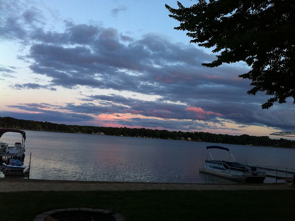 2nd image of 16555 Lake Shore Dr