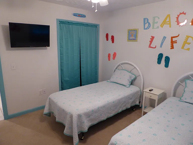 541 White River Dr #16G — Photo 22