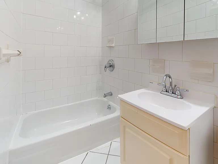 330 E 74th St #B — Photo 5