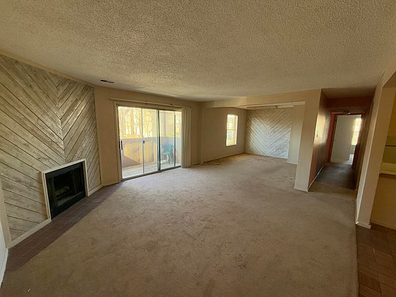 3rd image of 3831 Montgomery Blvd NE APT 422