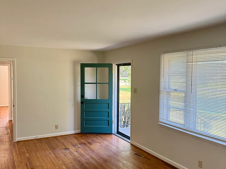 1623 Edgewood Dr — Photo 4
