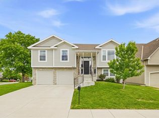 12634 Fountain Lake Cir, Grandview, MO 64030