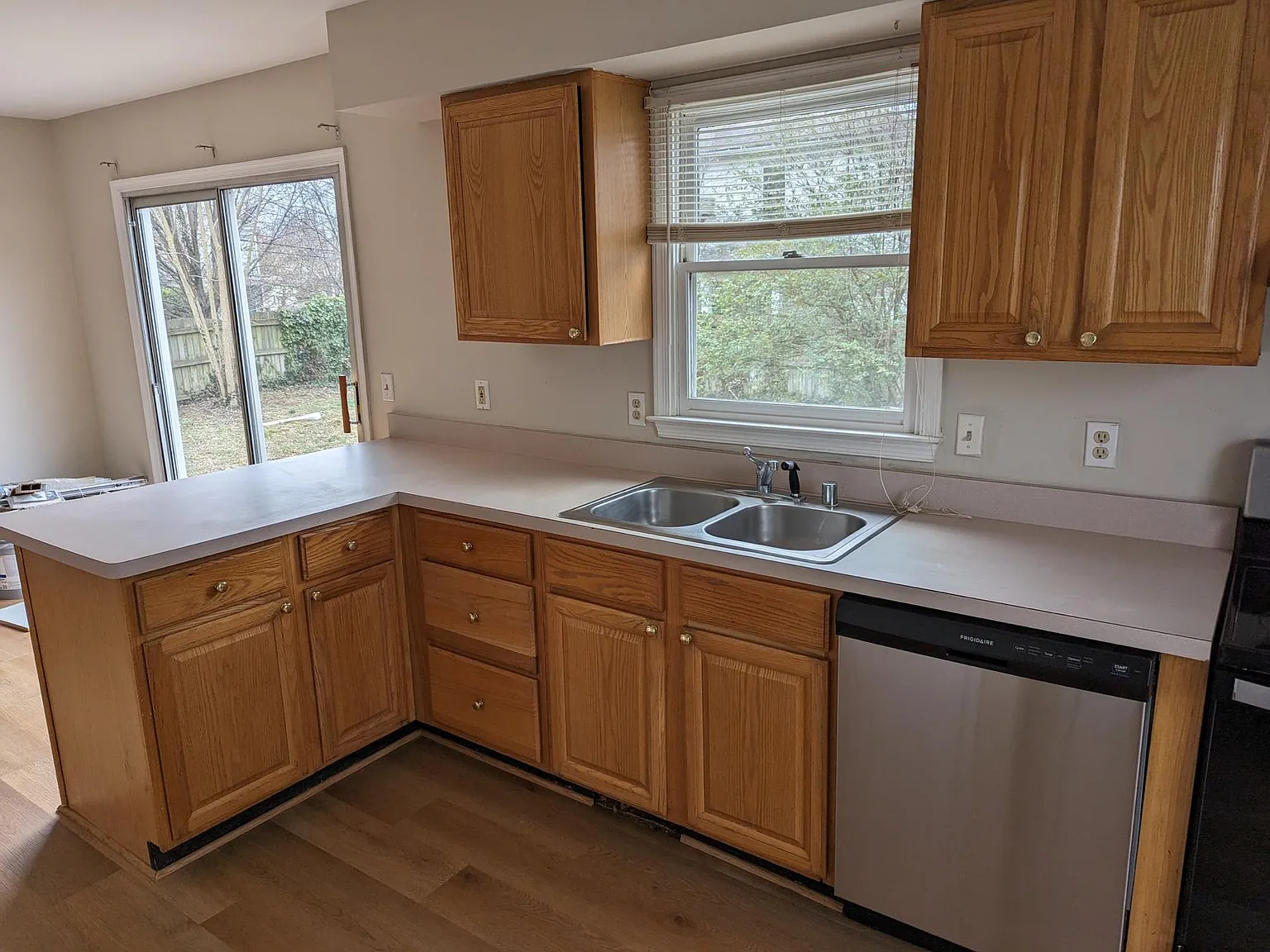 1002 Stafford Ave — Photo 2