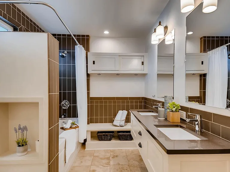 126 NW Maywood Dr — Photo 4
