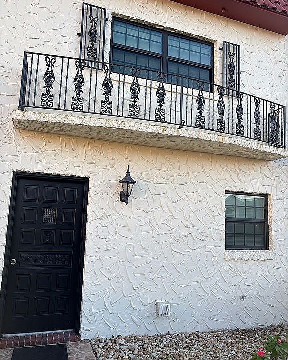 1st image of 625 N Halifax Ave APT 9