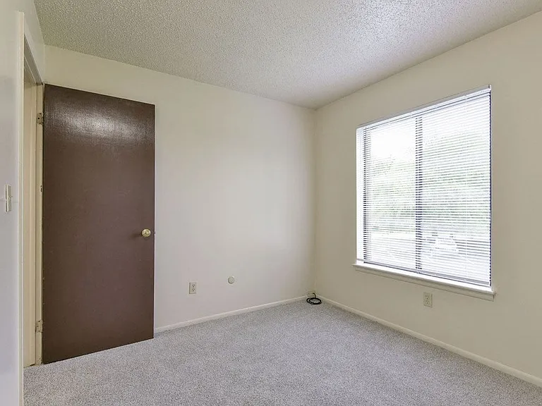 Old Monterey Apartments — Photo 41