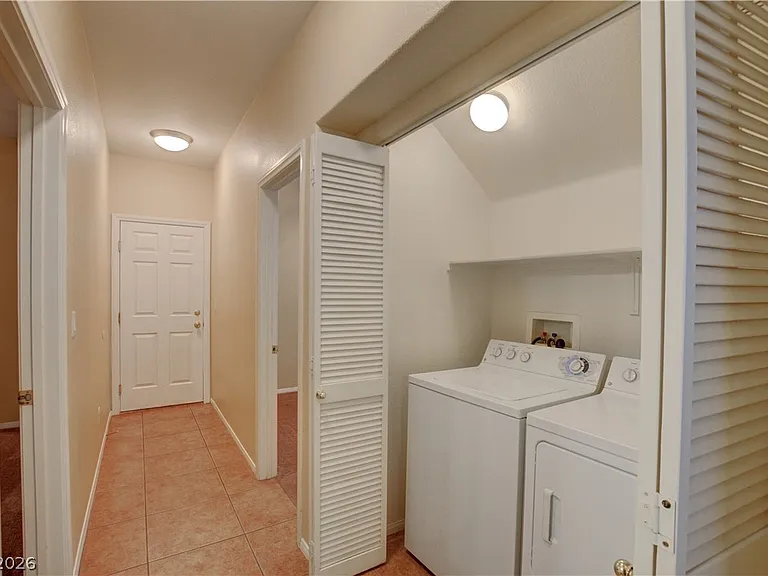 9540 Gibbon Ave — Photo 18