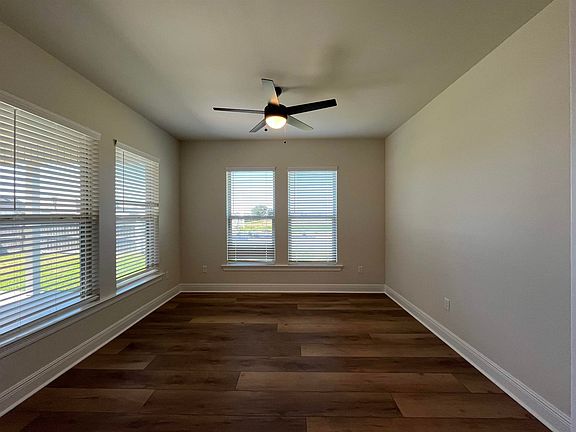 2nd image of 3332 Lake Crest Dr