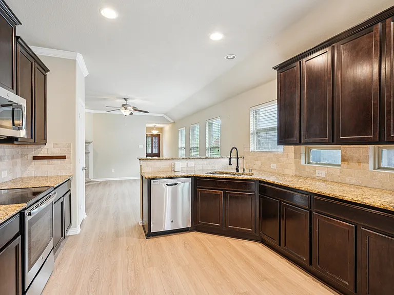 15937 Alvarado Dr — Photo 11