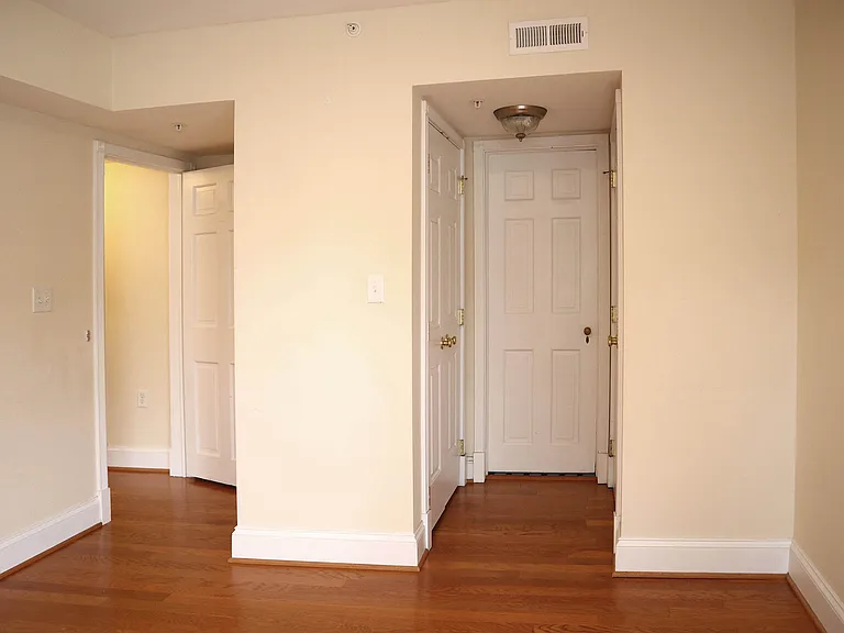 45 E Lock Ln #2 — Photo 17