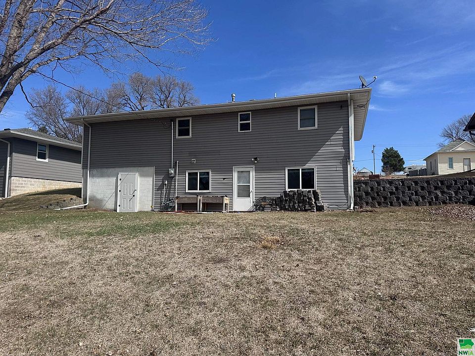 2nd image of 304 Maple St