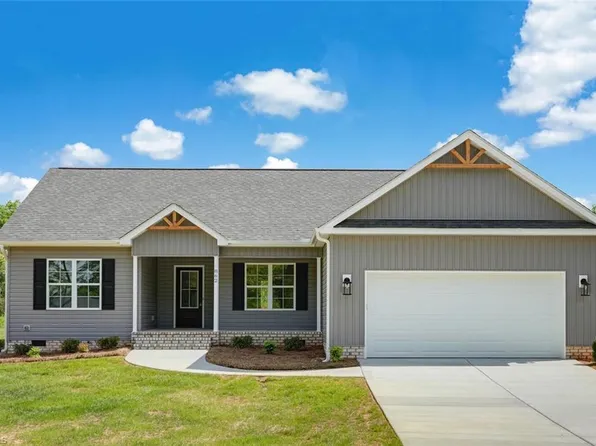 862 Strawberry Rd, Reidsville, NC 27320