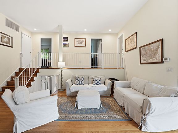 3rd image of 405 Underhill Pl
