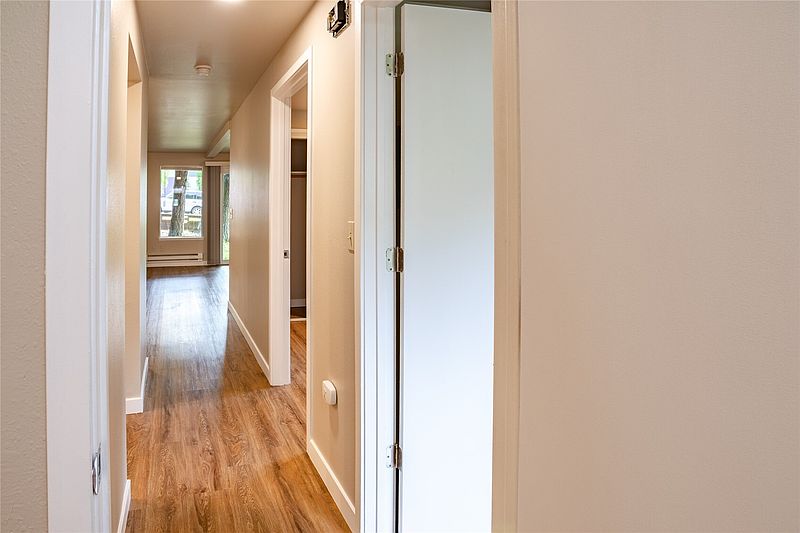 5th image of 15609 8th Avenue SW