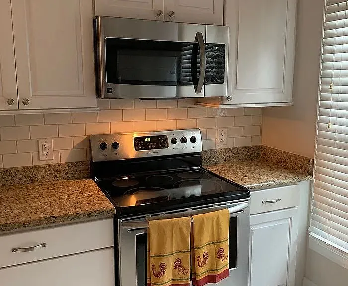 1405 Governors Ct — Photo 4