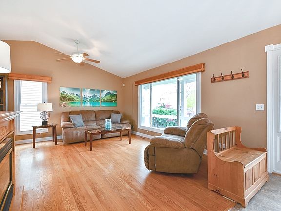 4th image of 211 Timber Oaks Dr