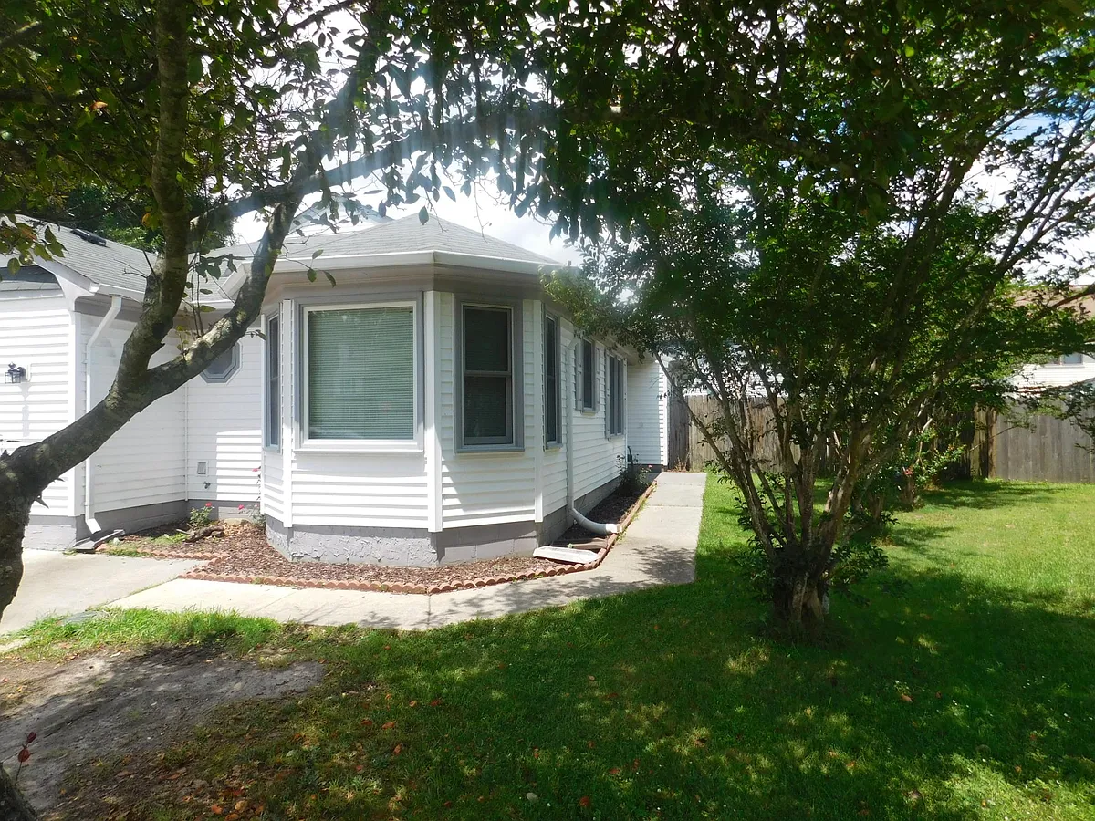 Building Photo - 2608 Larchwood Cv