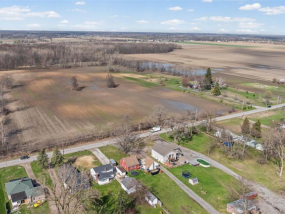 2nd image of 5 Carleton Rockwood Rd