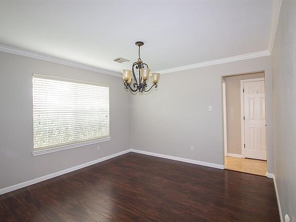 3rd image of 4111 Cleburne Dr