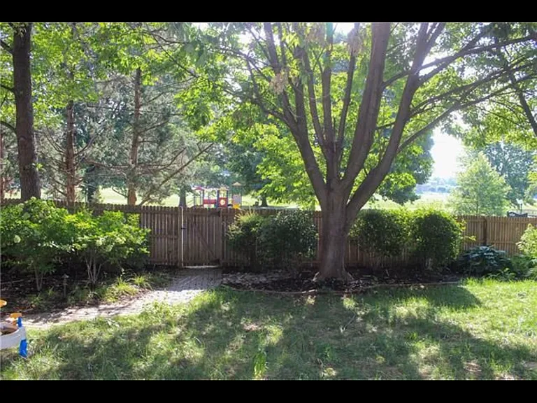 307 S Park Dr — Photo 6