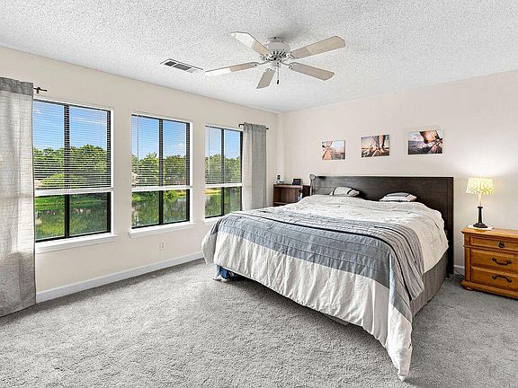 3rd image of 204 Southlake Ct #204