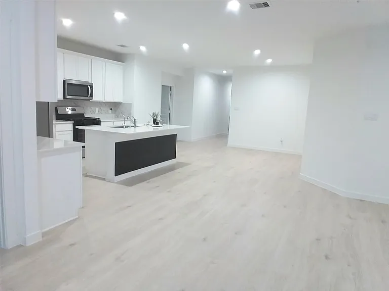 31739 Margaret Woods Ln — Photo 13